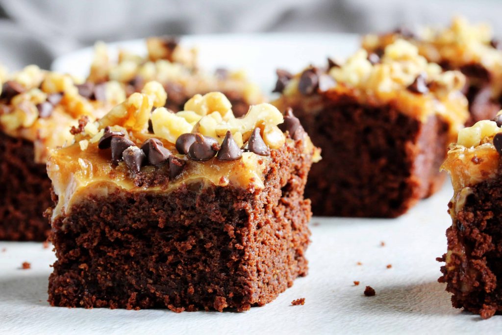 These deliciously healthy turtle brownies are the high protein dessert recipe of your dreams! The brownie is ultra fudgy, the caramel is super creamy, and it's all high in protein, healthy fats, and refined sugar free! #healthydessert #healthybrownies #highprotein #brownies