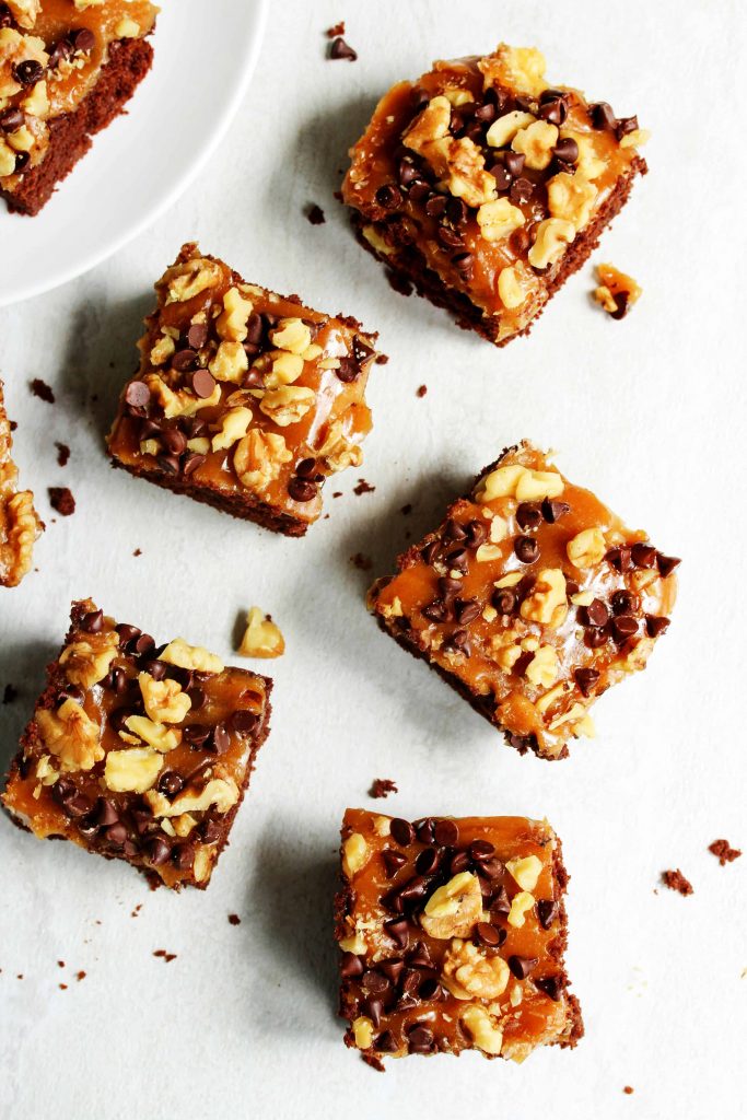 These deliciously healthy turtle brownies are the high protein dessert recipe of your dreams! The brownie is ultra fudgy, the caramel is super creamy, and it's all high in protein, healthy fats, and refined sugar free! #healthydessert #healthybrownies #highprotein #brownies