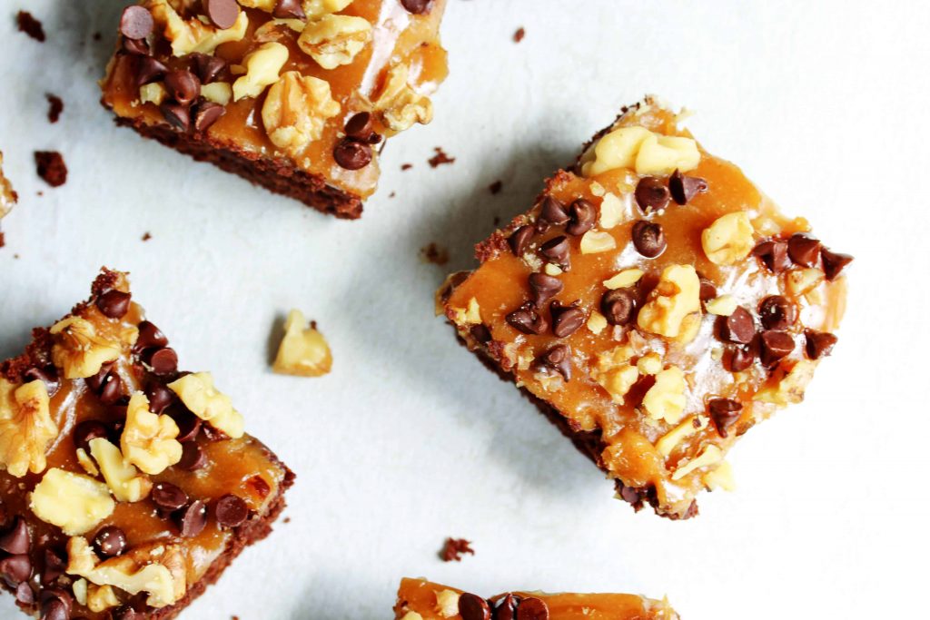 These deliciously healthy turtle brownies are the high protein dessert recipe of your dreams! The brownie is ultra fudgy, the caramel is super creamy, and it's all high in protein, healthy fats, and refined sugar free! #healthydessert #healthybrownies #highprotein #brownies